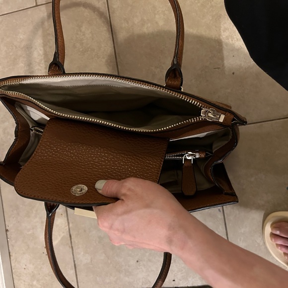 GUESS tote purse - Picture 3 of 4